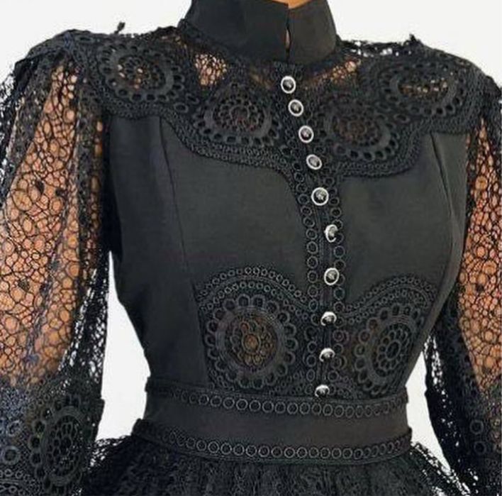 Чорна мережевна сукня