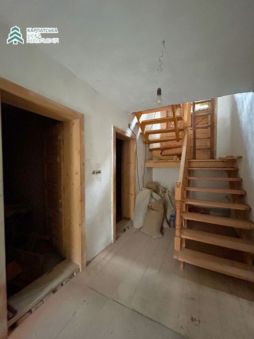 Продається будинок та літня кухня в гірському селі Нижній Студенний