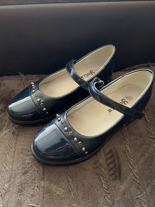 Взуття для дівчиники ( туфлі, сліпони, кеди). Розміри від 28-35