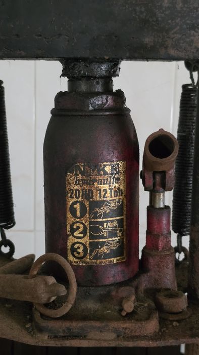 Prensa de vinho com acessórios