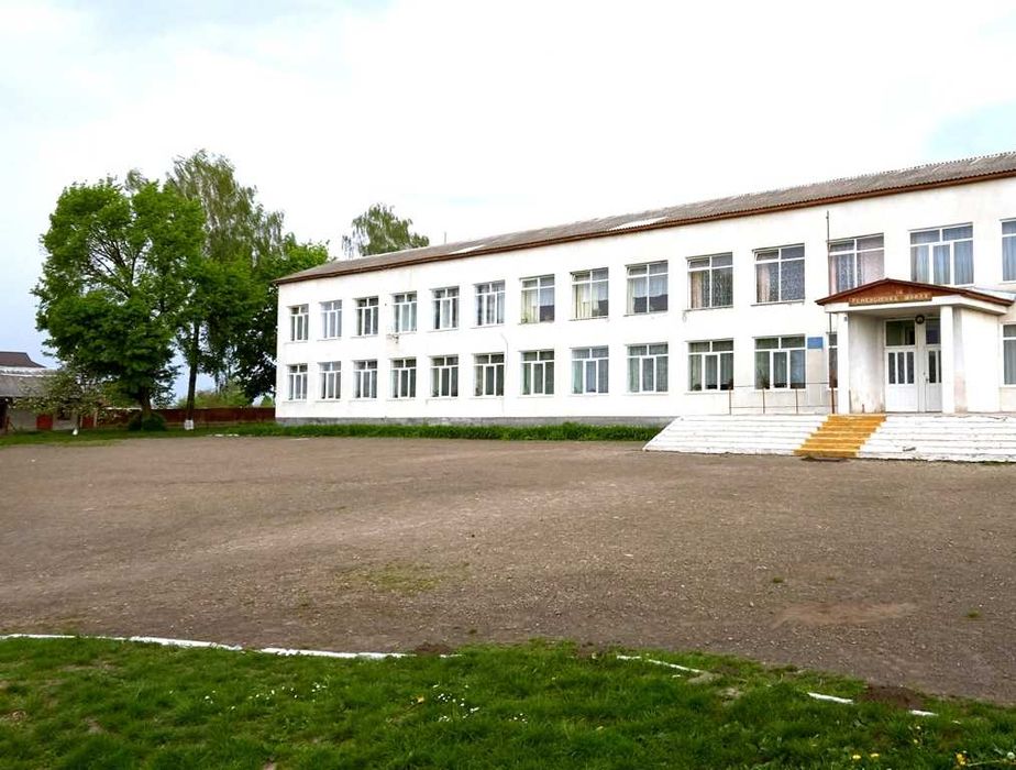 Продам котедж з бомбосховищем в Континенті, біля Львова. Без комісії.