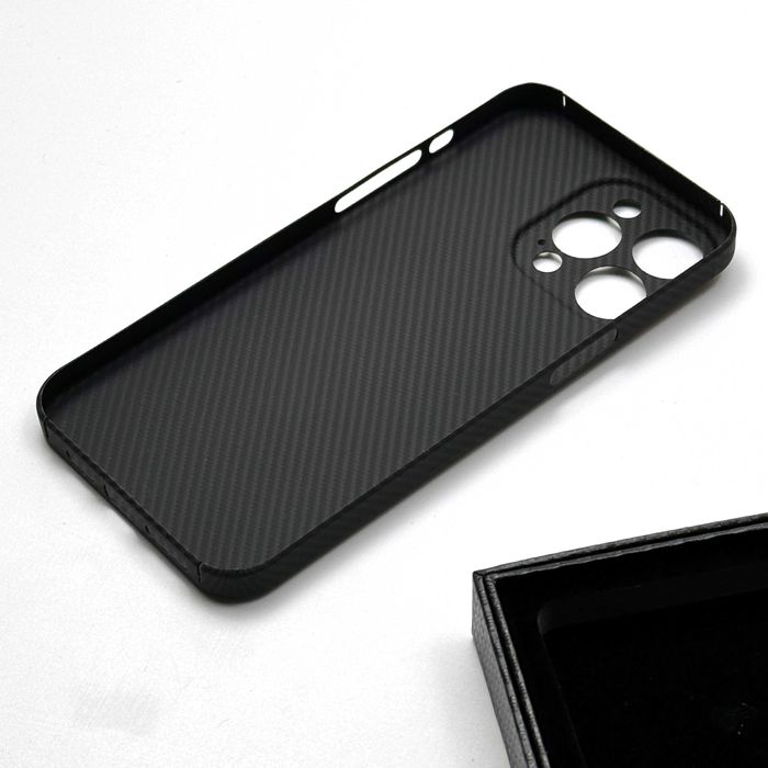 Чехол из настоящего карбона для iPhone 15 Pro Max (600D)