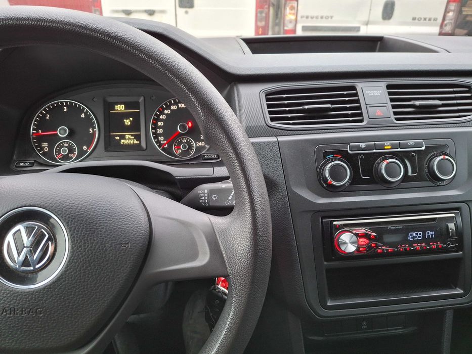 Śliczny Volkswagen Caddy Long 2017 Rok