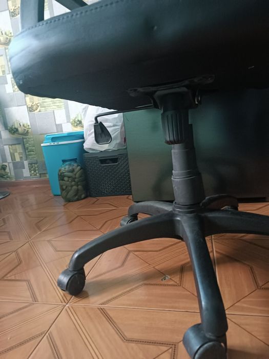 стул классный офисный