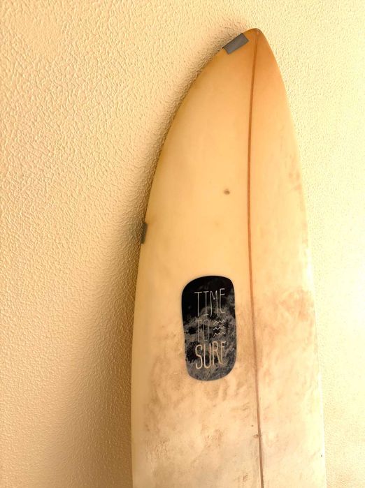 Prancha de Surf 6’4” – Usada, Pronta a Surfar