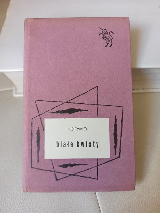 Norwid białe kwiaty