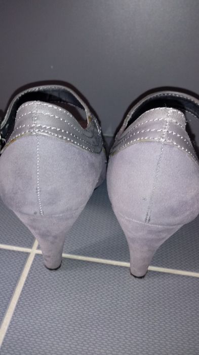 Buty szare 38 na obcasie