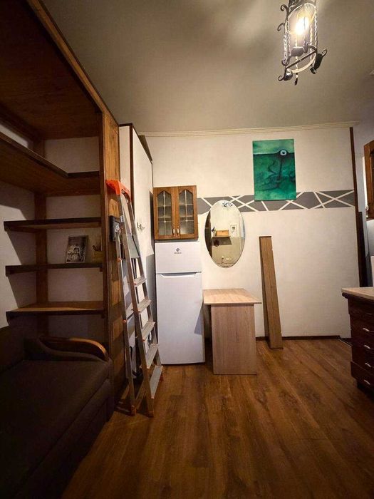 Продам 2 кімнатну квартиру в центрі, Мала Житомирська 15а, Майдан