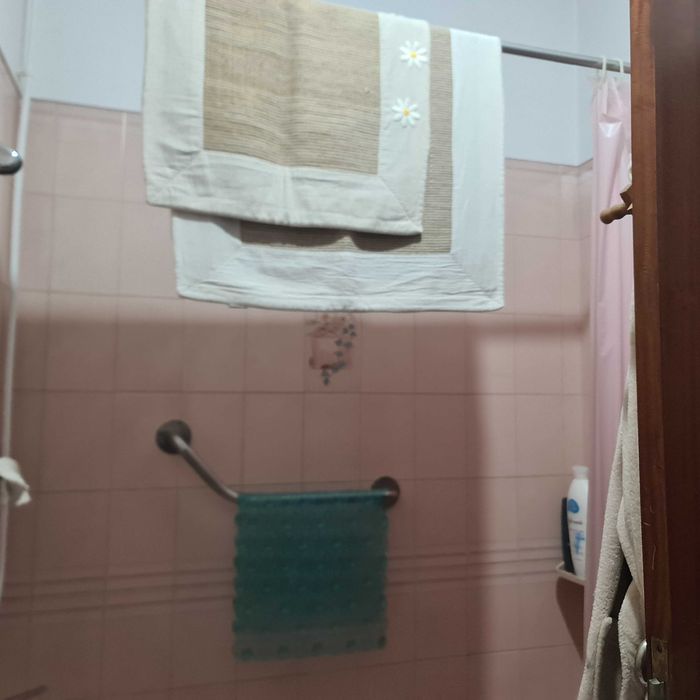 T2 + Sótão Loreto vende-se