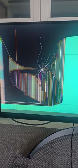 Monitor LG ULTRAWIDE 29 com ecrã partido