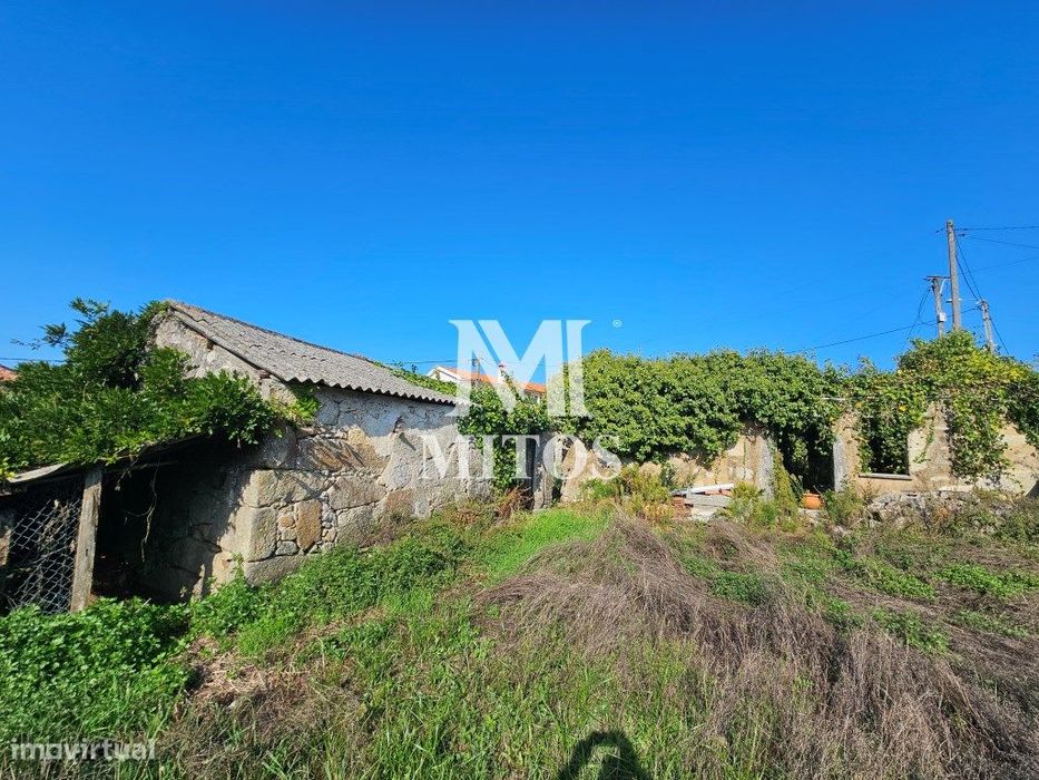 Moradia para recuperar com vistas mar