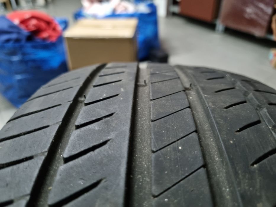 2 pneus Michelin: Primacy 3 e Primacy HP 215/45R17