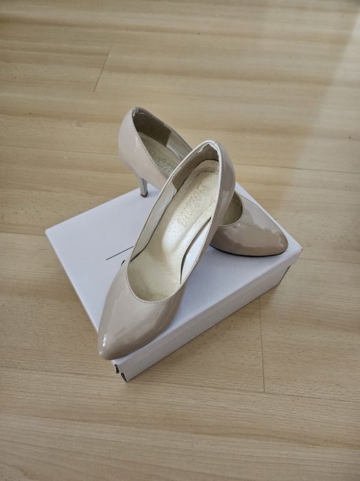 Szplki,lakierki beżowe roz.36