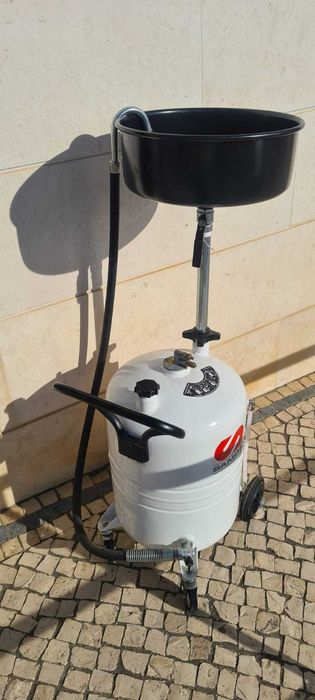 Coletor móvel de óleos