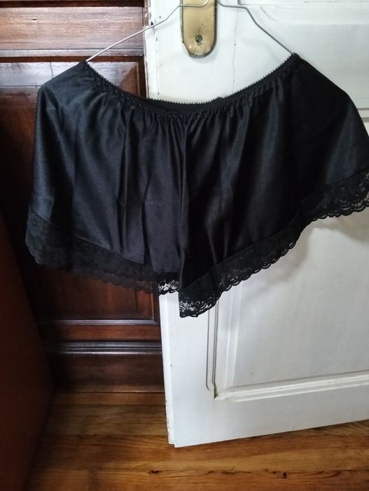 Diversas Peças de Roupa Intima de Senhora