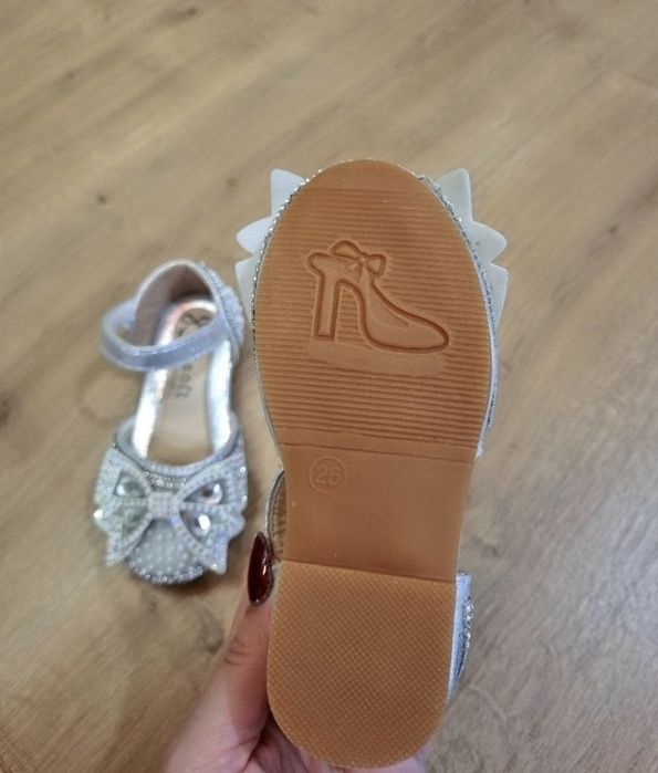 Нарядні туфлі для чарівної принцеси!