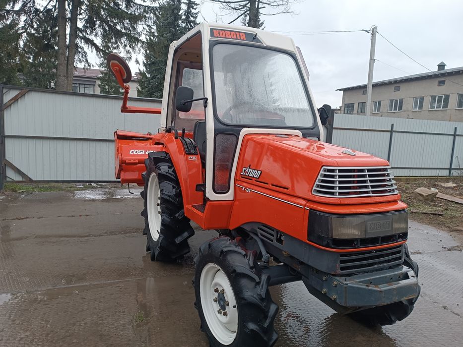 Японський мінітрактор . Трактор Кубота.