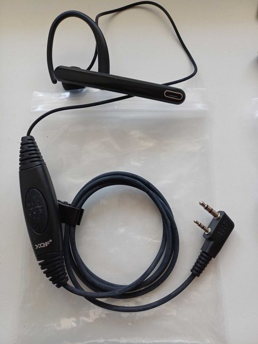 Гарнітура для рації нова якісна з кріпленням на вухо та кнопкою PTT