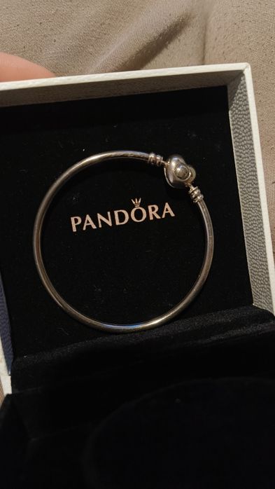 Pulseira rígida Pandora Moments prata