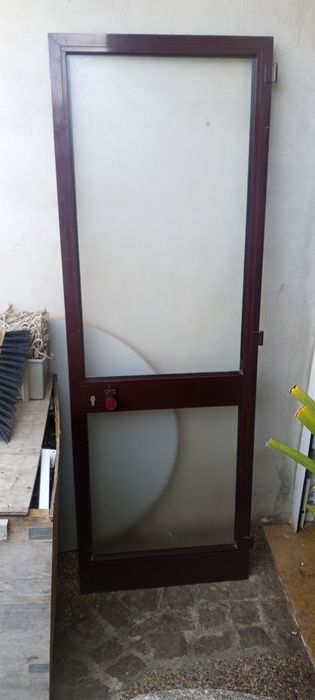 Vendo porta em alumínio
