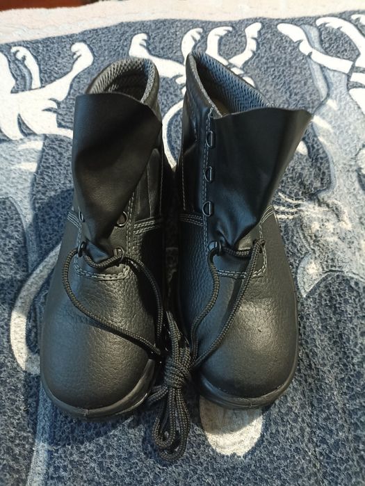 Ботинки рабочие , черные