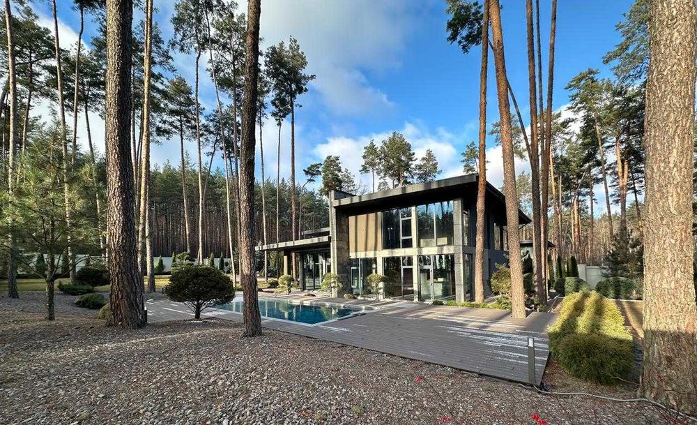 Продаж будинку  з басейном 480 м2  Стоянка ,котеджне містечко 25 соток