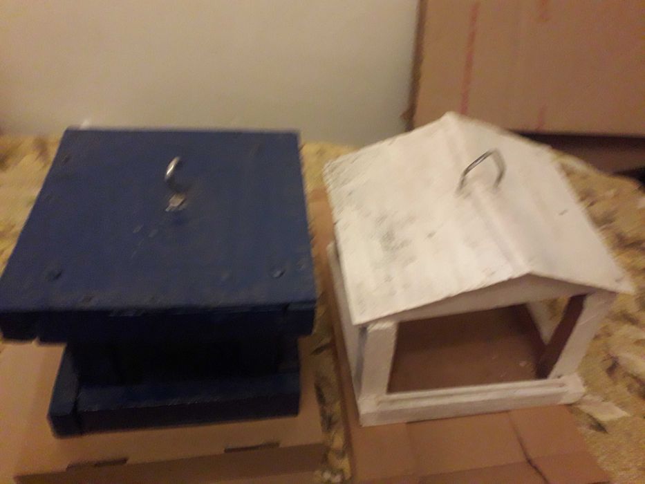 годівниця з гачком для птахів