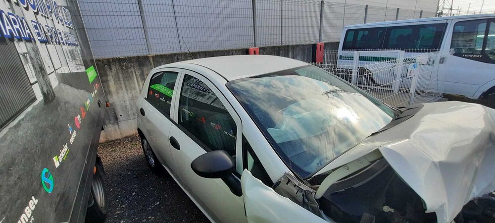 Fiat punto acidentado