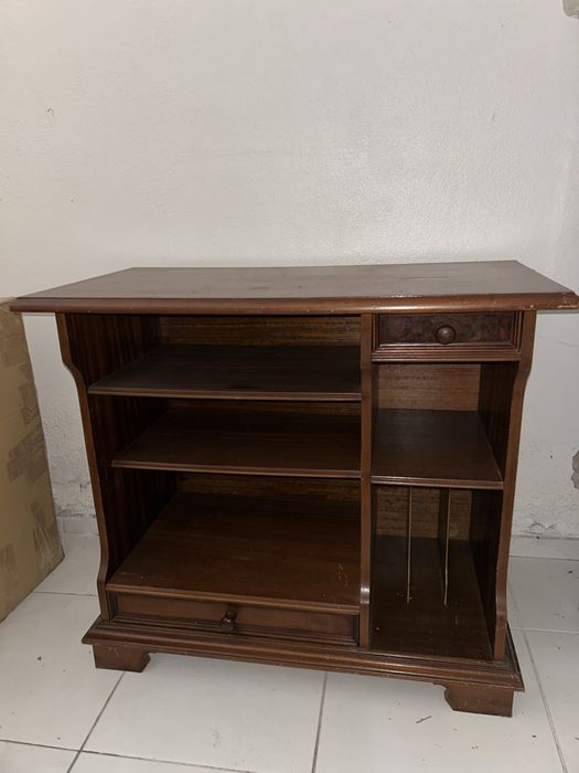 Movel de madeira antigo com gaveta para gira discos