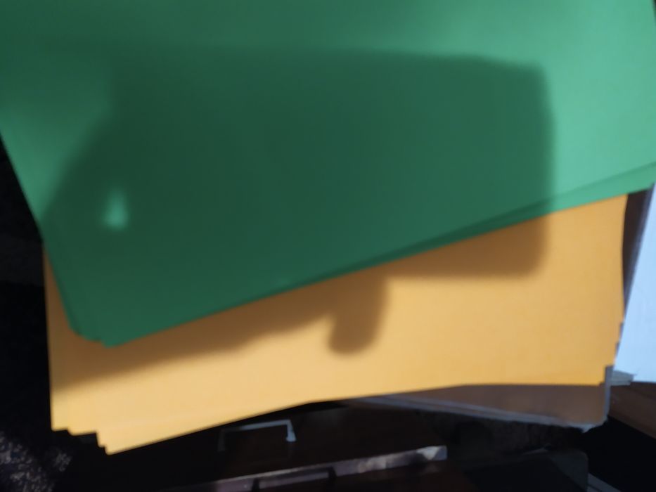 Папір офісний зелений та оранжевий