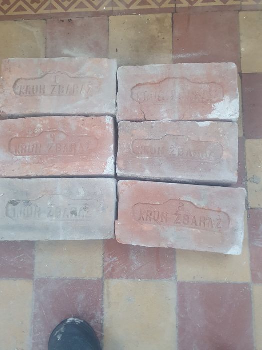 Продам цеглу з надписами і без надписів. Якість однакова.