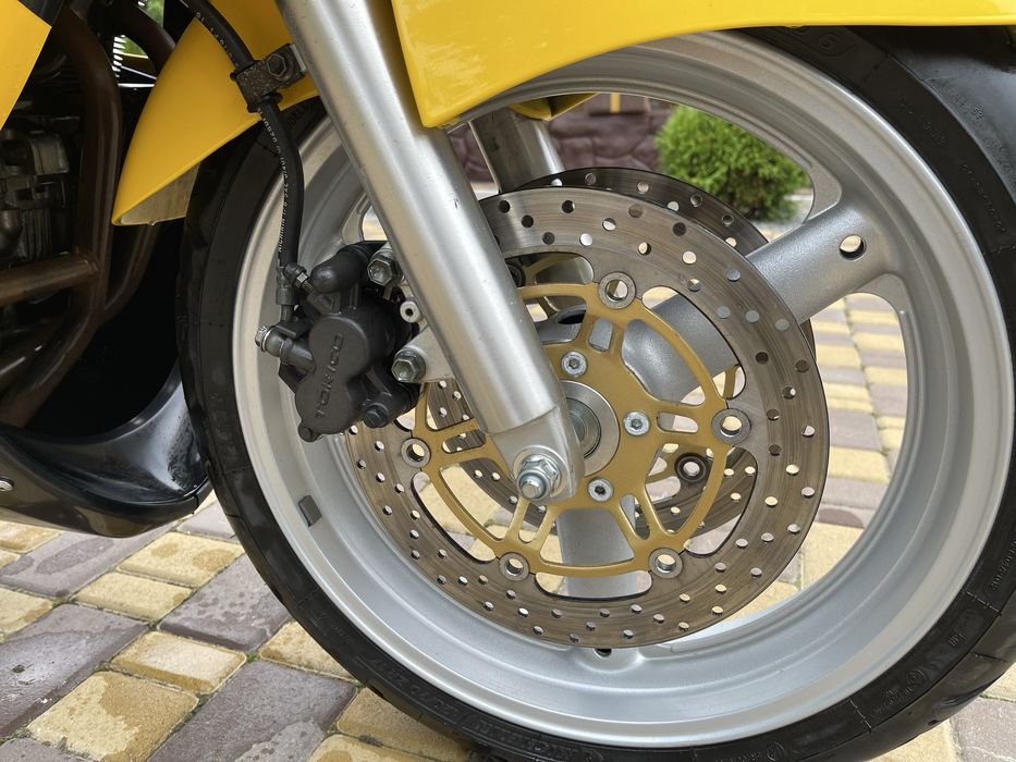 Suzuki gsx 600f.