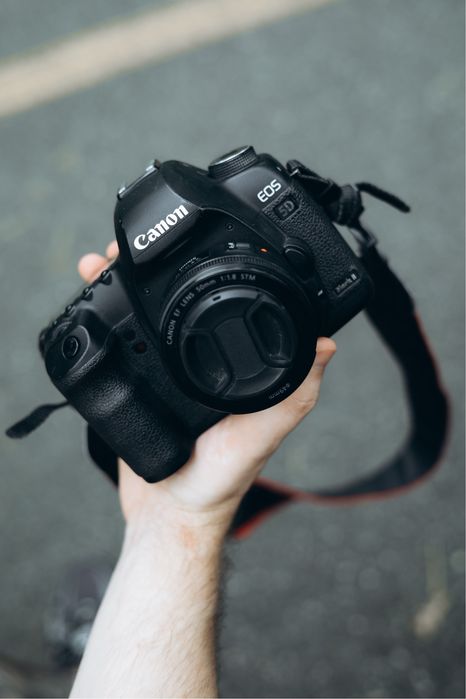 Canon 5D Mark II + 50 mm f/1.8