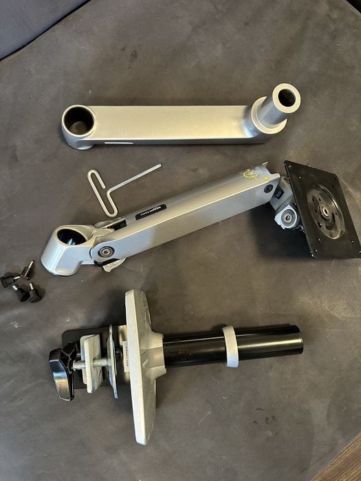 Suporte premium para monitor 24-34’’, Amazon basics