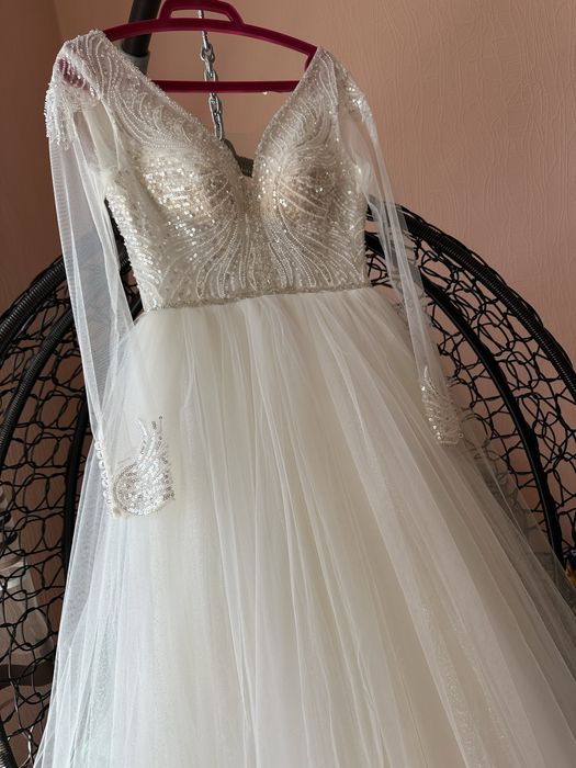 Продам весільну сукню