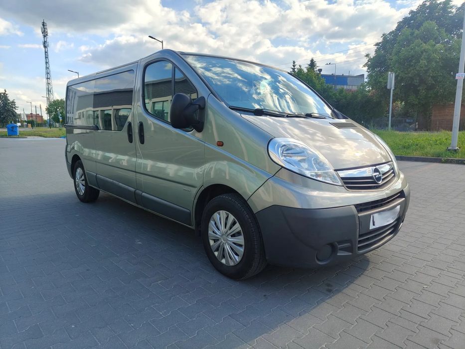 Opel Vivaro Piękny i zadbany Opel Vivaro-2.0cdti-115KM-brygadówka-mały przebieg