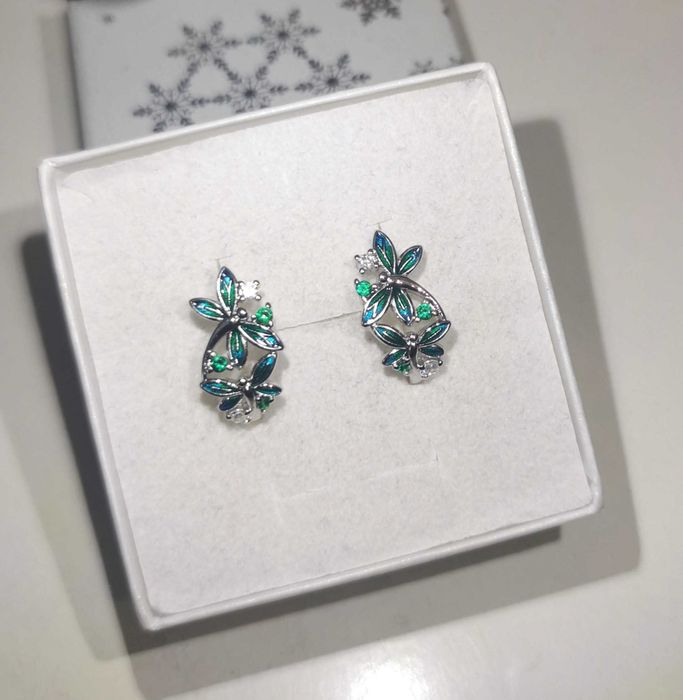 Srebrne kolczyki z zielonymi cyrkoniami