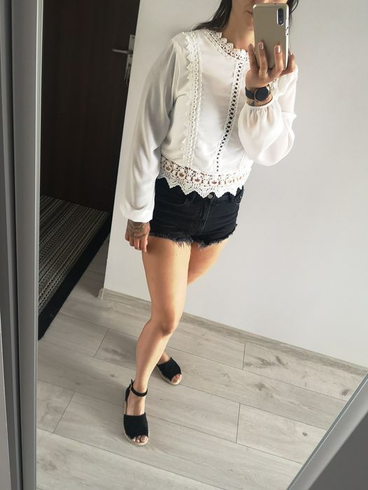 Biała bluzka z gipiurą