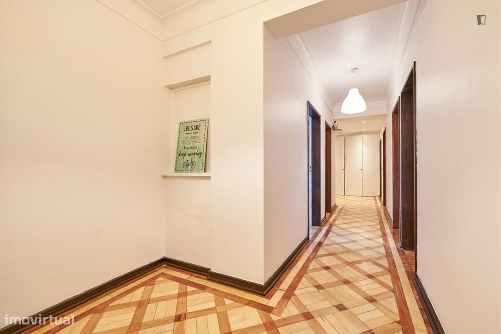 Quarto - localizado em Saldanha Lisbon