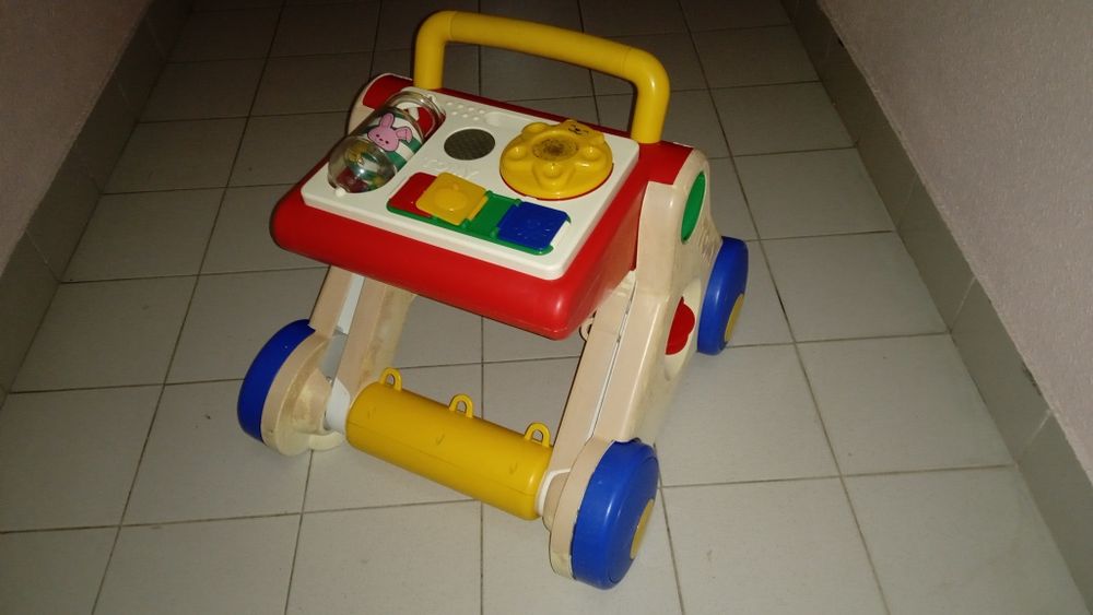 (Tomy) Brinquedo carrinho de suporte para bebé