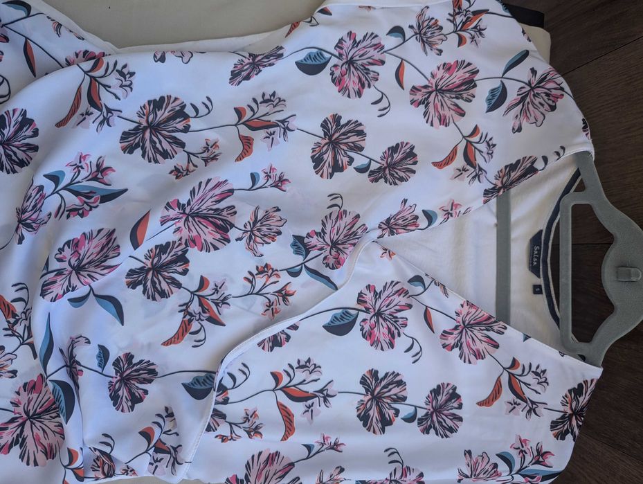 Blusa Floral Cruzada Salsa – Tamanho S (Como Nova)