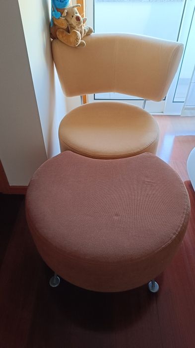 Sofá individual com chaise long..