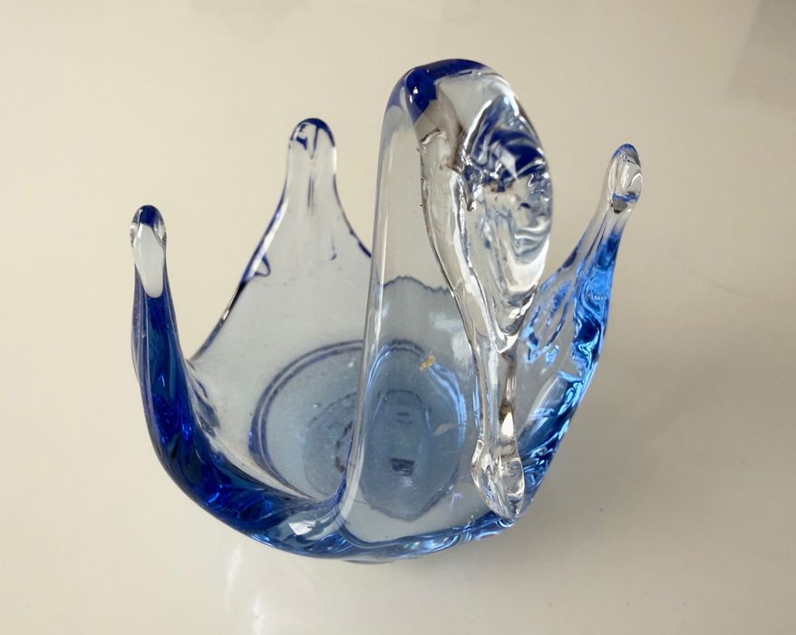 Szklany świecznik łabędź niebieski dekoracyjny 9 cm