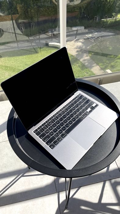MacBook Air M1 2020, 8/256/88% batarii