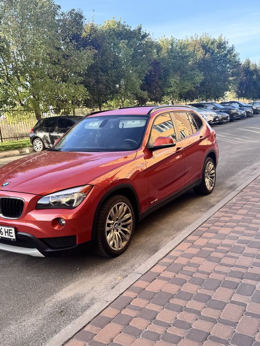 Продам BMW X1  2012 року Задній привід автоматична коробка передач повністю у рідному забарвленні  оригінальний пробіг, зі штатним склом.