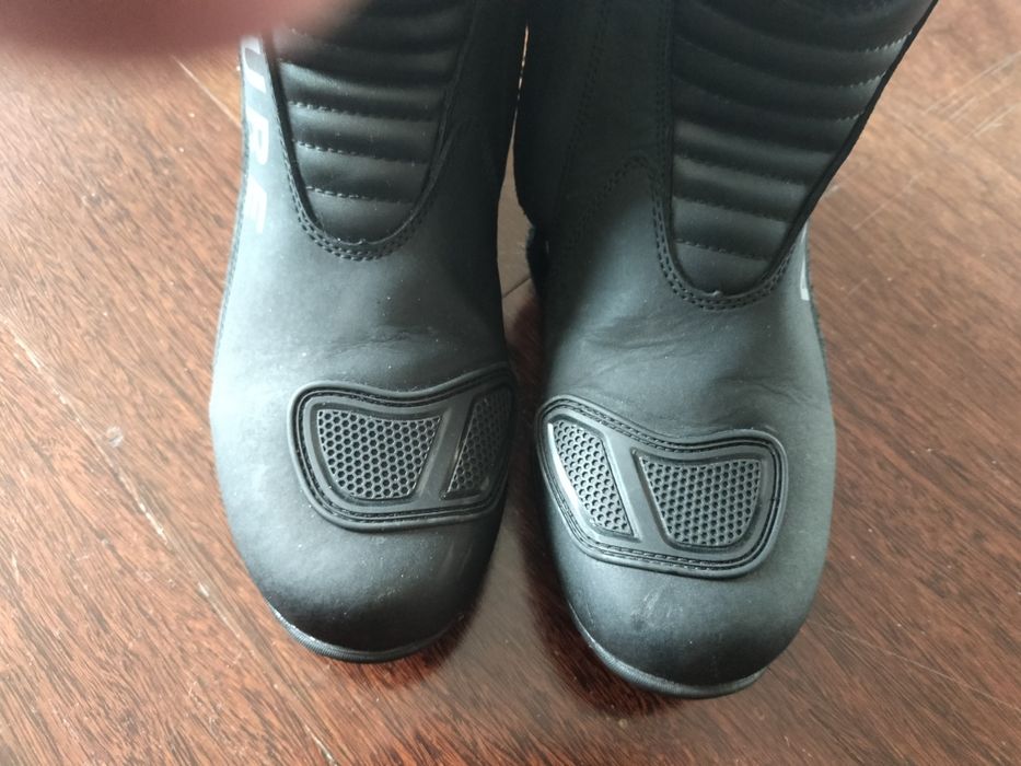 Botas motar de inverno e botas de verão homem e senhora vendo