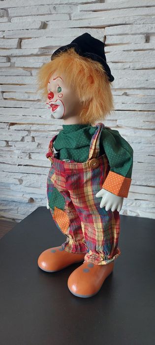 Porcelanowa lalka - klaun