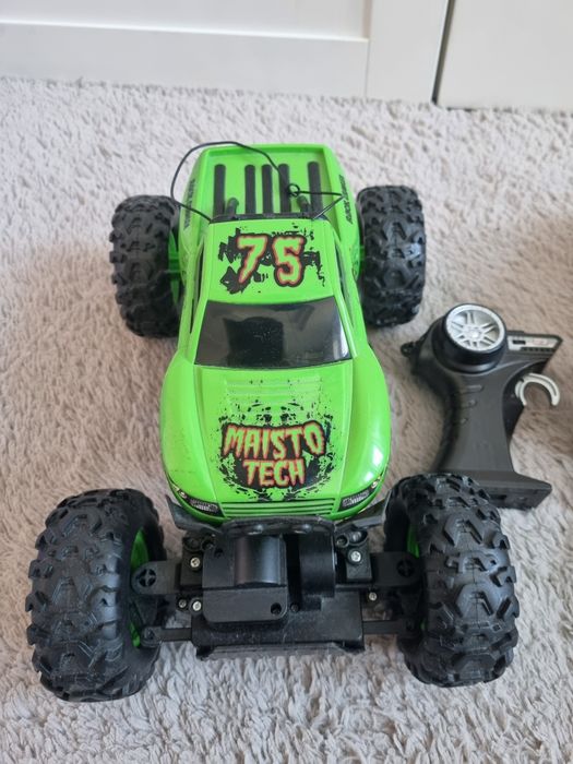 Машины на радиоуправлении. Maisto tech rock crawler R/C