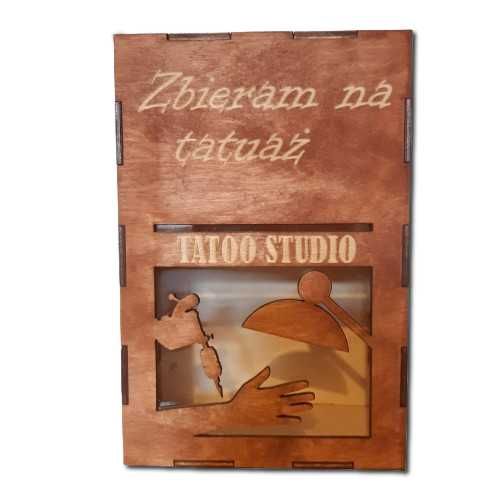 Skarbonka drewniana z okienkiem, zbieram na tatuaż, 18cm,grawer,kolory
