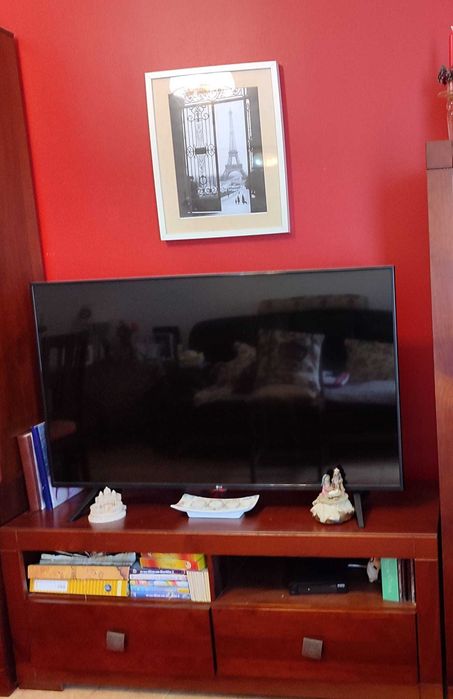 Vende se móveis, mesa e 4 cadeiras